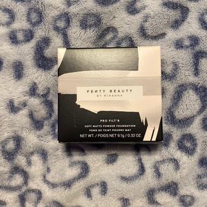 Fenty beauty, soft, matte powder foundation never used.